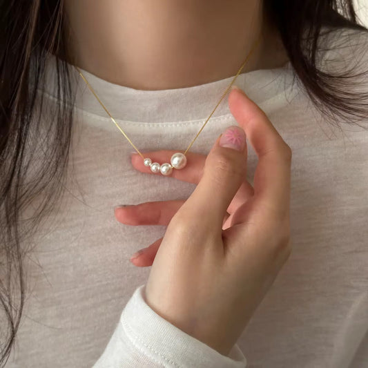 luxury pearl necklce.