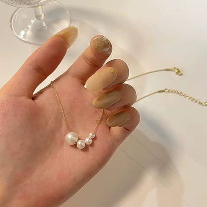 luxury pearl necklce.